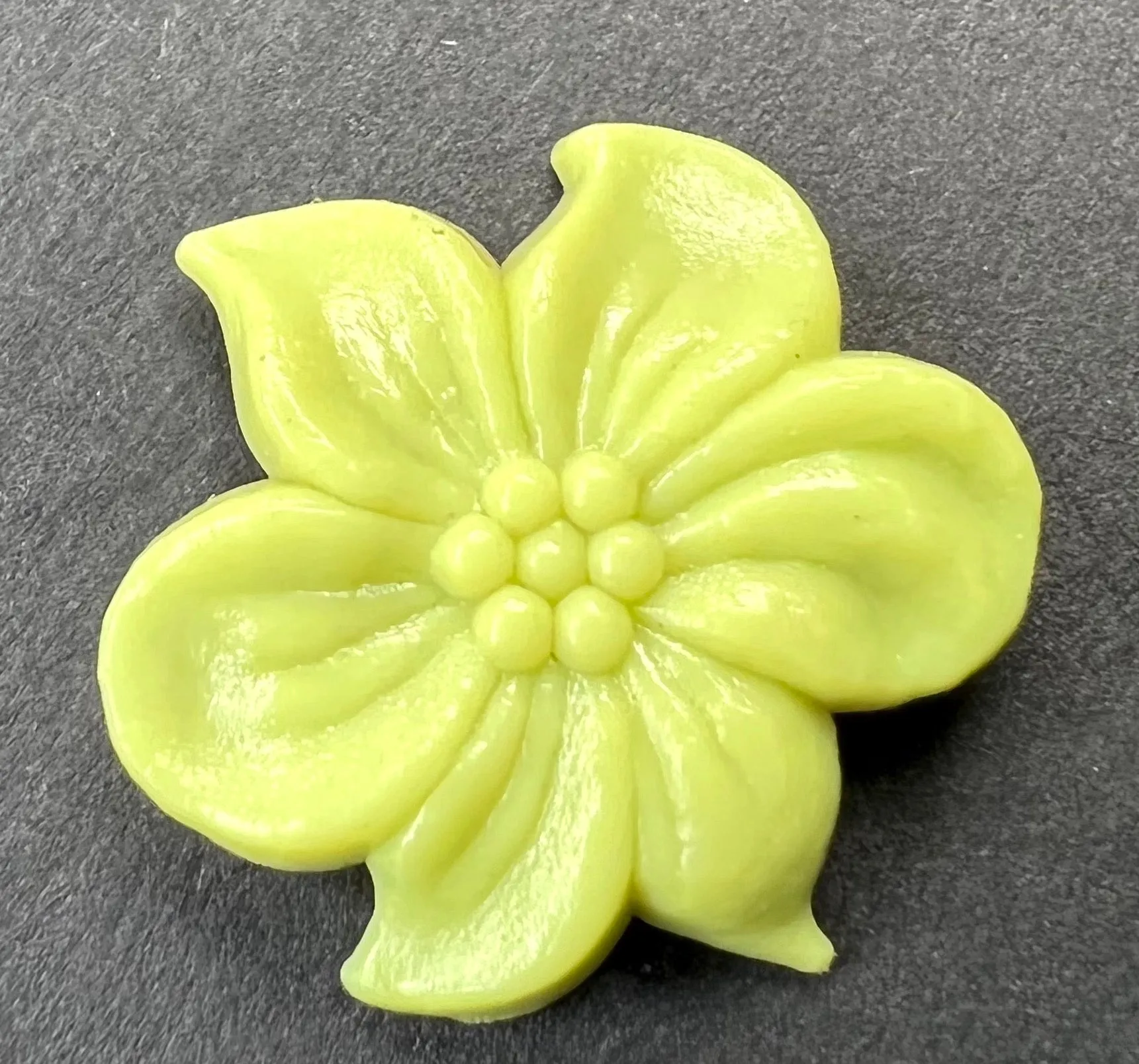 Charming Vintage Flower Cabochons - 2cm - 3cm wide