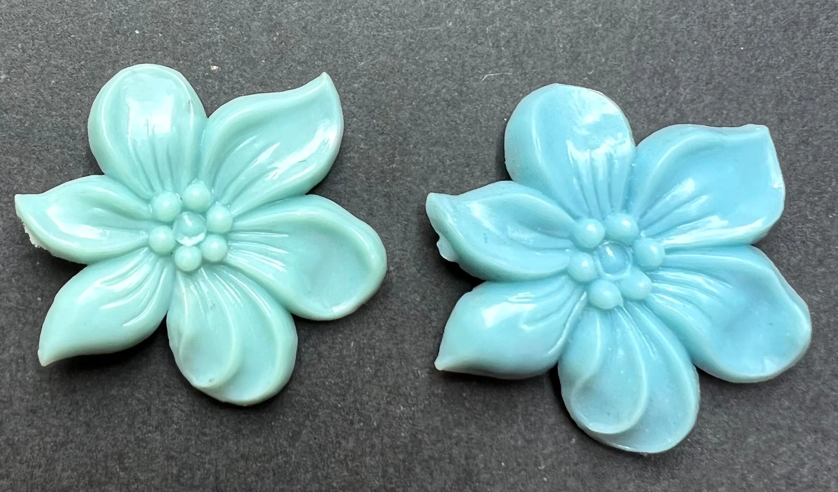 Charming Vintage Flower Cabochons - 2cm - 3cm wide