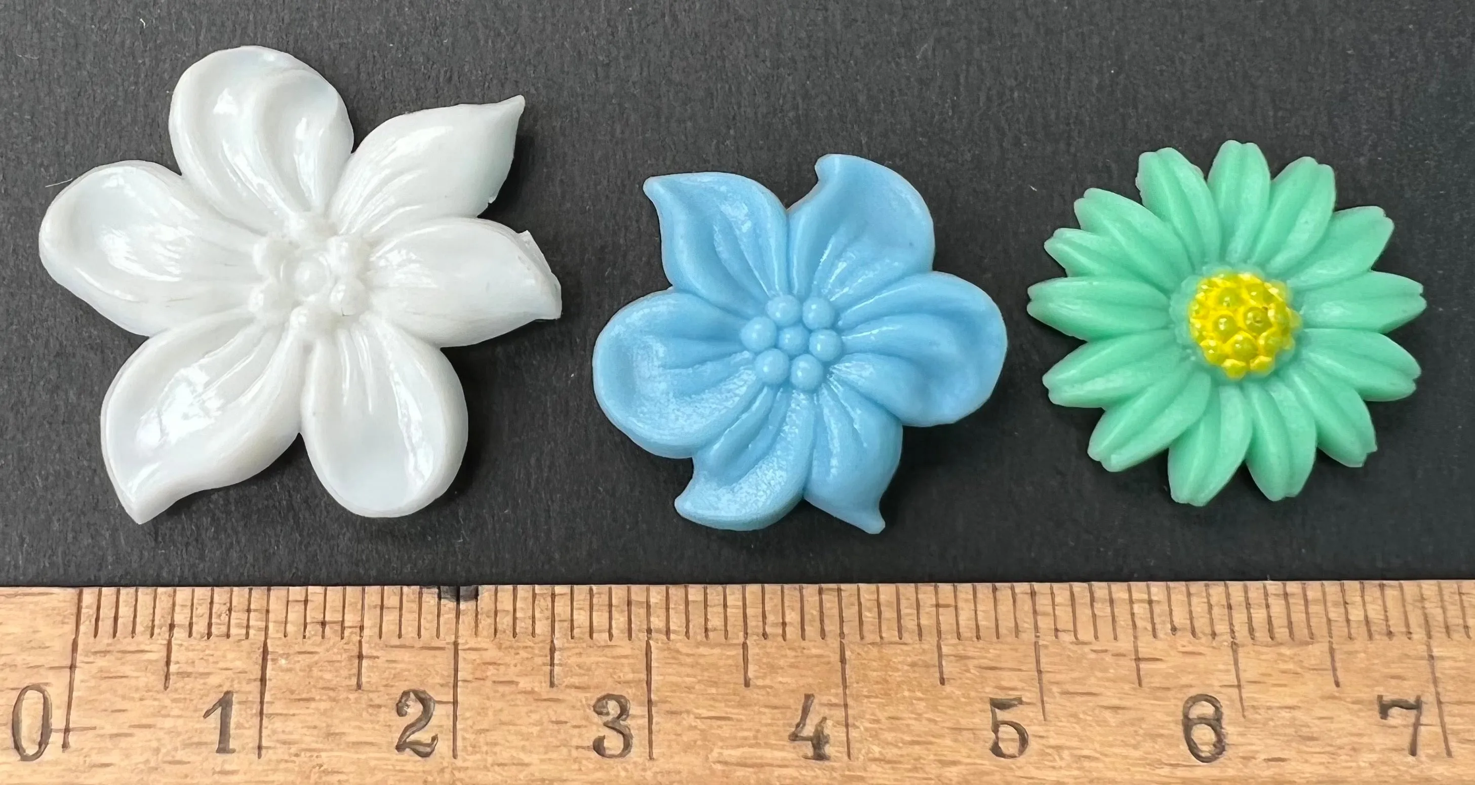 Charming Vintage Flower Cabochons - 2cm - 3cm wide