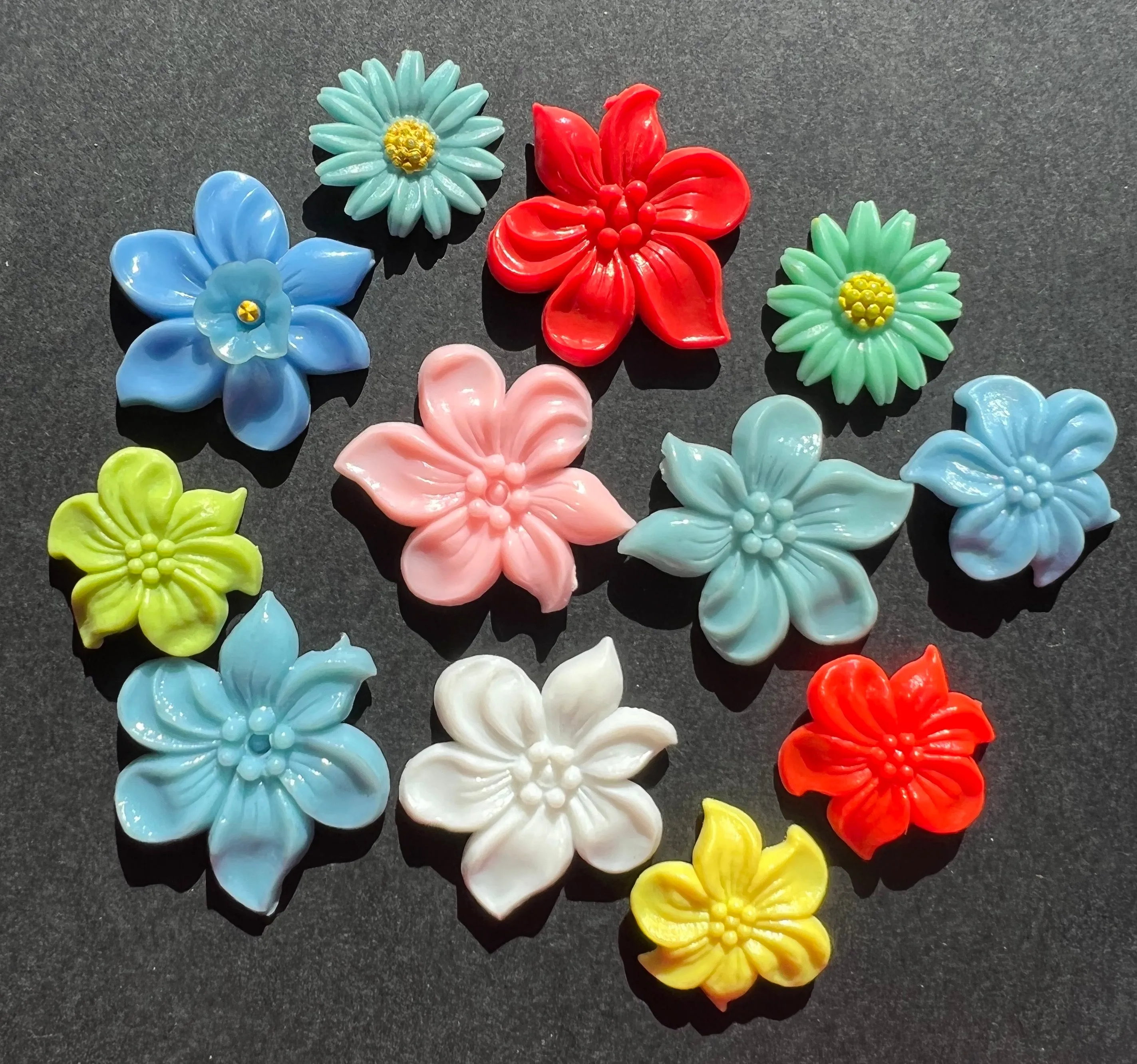 Charming Vintage Flower Cabochons - 2cm - 3cm wide